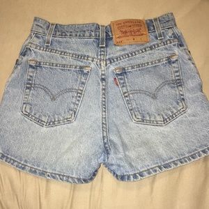 NWOT SLIM FIT HIGH WAISTED LEVI’S VINTAGE SHORTS